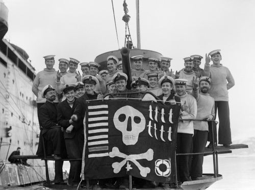 The crew of HM Submarine UTMOST displaying their 