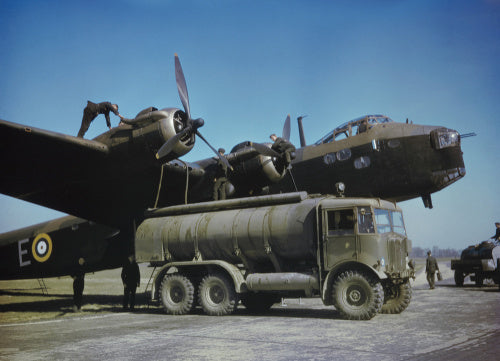 Groundcrew refuelling a Short Stirling Mk I of No. 1651 Heavy Conversion Unit at Waterbeach in Cambridgeshire, 29 April 1942.