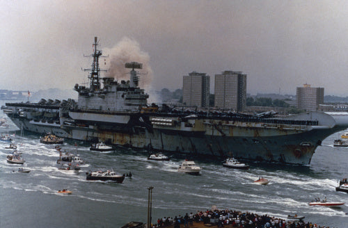 HMS HERMES returns to Portsmouth from the Falklands, 21 July 1982.