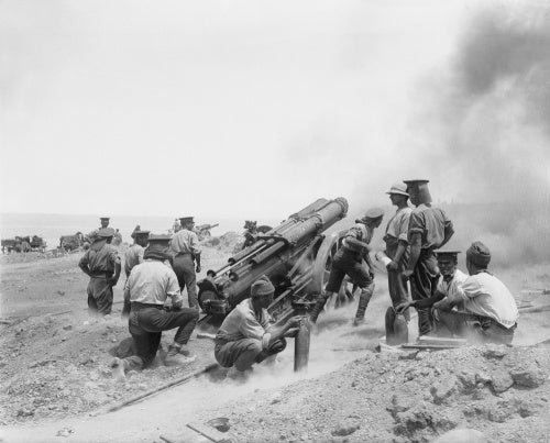 A 60-pounder artillery battery in action at Gallipoli, 1915.