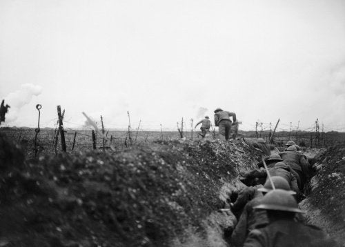 A raiding party from the 9th Battalion, Scottish Rifles (Cameronians), leaving a sap and making for the German lines, 11 April 1917.