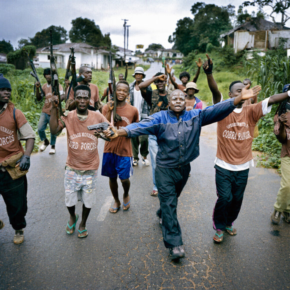 The Liberians United for Reconciliation and Democracy (LURD) advance on the Liberian capital, Monrovia, during the Second Liberian Civil War in 2003, photographed by Tim Hetherington