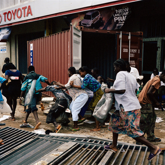 The Liberians United for Reconciliation and Democracy (LURD) advance on the Liberian capital, Monrovia, during the Second Liberian Civil War in 2003, photographed by Tim Hetherington