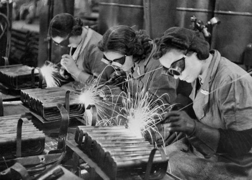 Women welders making stirrup pump handles during the Second World War.