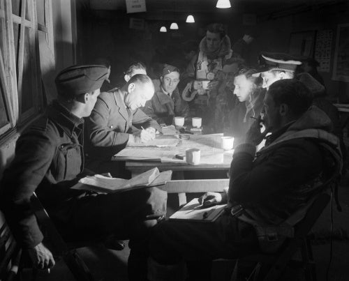 The crew of a Short Stirling bomber of No. 622 Squadron RAF being debriefed by the intelligence officer at Mildenhall, Suffolk, after returning from the major raid on Berlin of 22/23 November 1943.