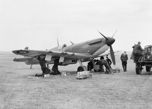A Supermarine Spitfire Mk 1 of No. 19 Squadron RAF being re-armed between sorties at Fowlmere, near Duxford, September 1940.