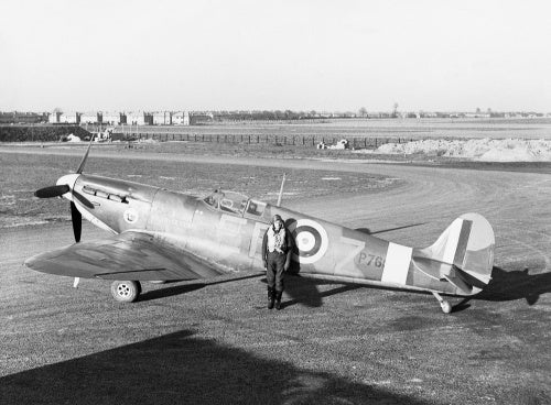 Squadron Leader Donald 'Don' Finlay, the CO of No. 41 Squadron RAF with his Supermarine Spitfire Mk IIA at Hornchurch, Essex, January 1941.