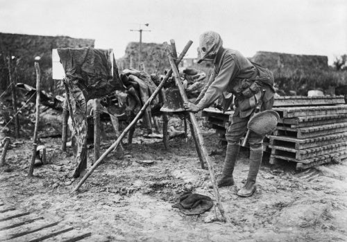 A gas sentry ringing an alarm at Fleurbaix, June 1916.